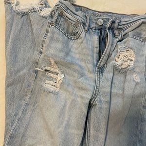 AE mom jean (two tiny spots on knees shown in photos) size : 00